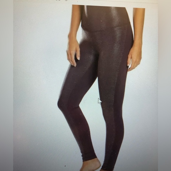 DYI YOGA LEGGING NWTin size large - Picture 3 of 6